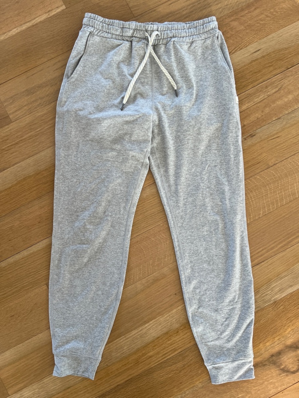 Vuori Women’s performance cropped Dream knit joggers S